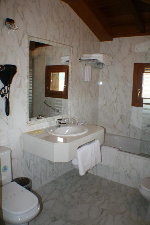 Hotel Valle Las Luinas Soto de Luiña الغرفة الصورة